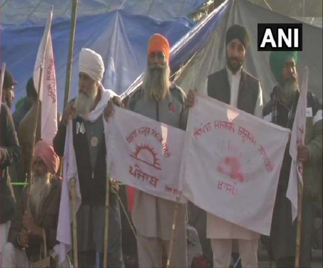 नए कृषि कानूनों के खिलाफ प्रदर्शन कर रहे किसान।