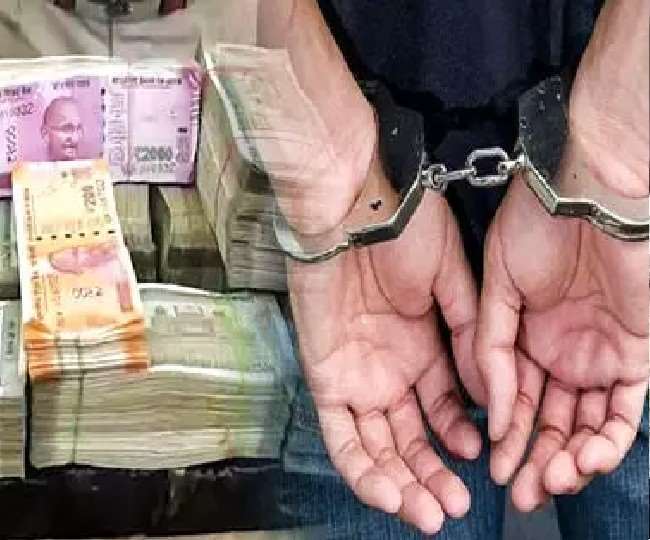 three members of fake note smuggling gang arrested thousands of rupees and many atm cards recovered