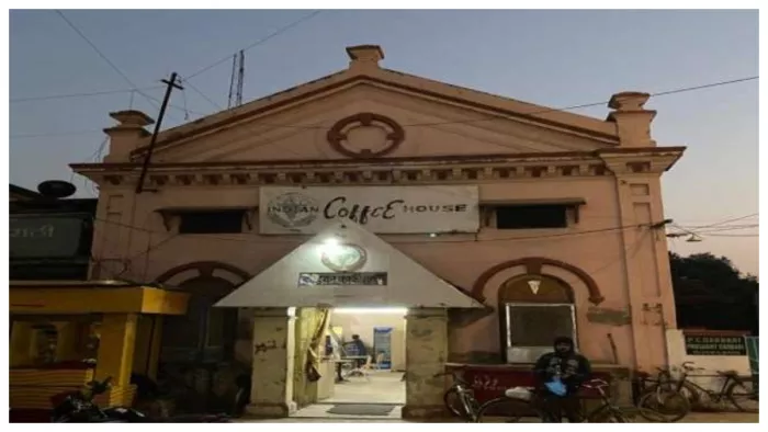 प्रयागराज के सिविल लाइंस में स्थित इंडियन कॉफी हाउस