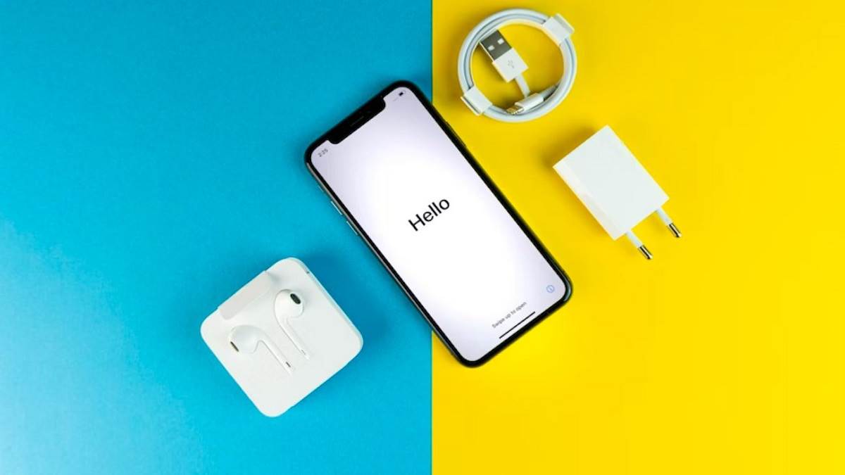 https://www.jagranimages.com/images/newimg/20122022/20_12_2022-amazon_sale_on_mobile_accessories_23264599.jpg