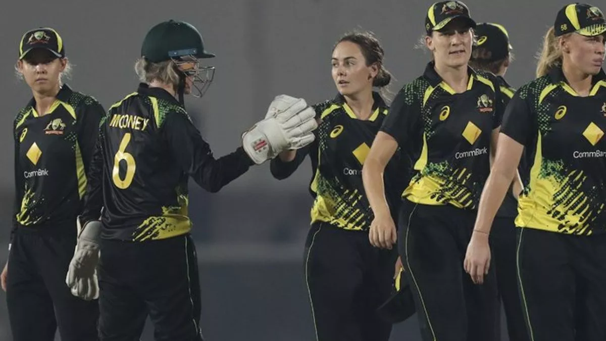 IND-W vs AUS-W T20: ग्राहम की हैट्रिक ने भारत की एक न चलने दी, ऑस्ट्रेलिया ने 4-1 से जीता सीरीज IND W vs AUS W: भारतीय महिला टीम की बड़ी हार, ऑस्ट्रेलिया ने 54 रन से मात देकर जीती 4-1 से टी20I सीरीज - IND W vs AUS W t20 series Australia