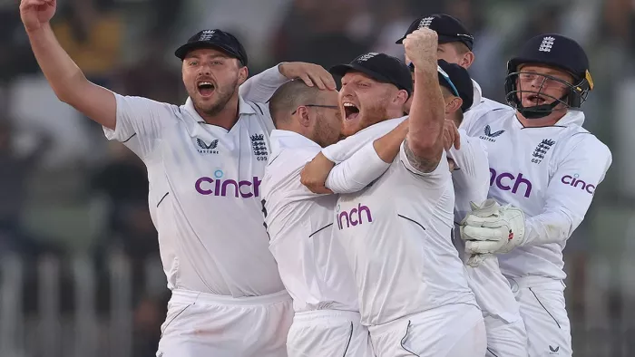 PAK vs ENG: बेन स्टोक्स के नेतृत्व में इंग्लैंड टीम (फोटो क्रेडिट ट्विटर)
