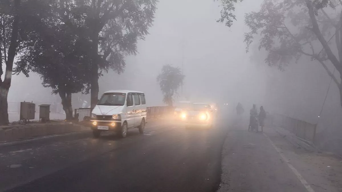 Fog Updates: उत्तर भारत के कई राज्यों में कोहरे का कहर, मौसम विभाग ने  बताया- अभी और बढ़ेंगी मुश्किलें - dense fog in Delhi UP Bihar north India  know updates
