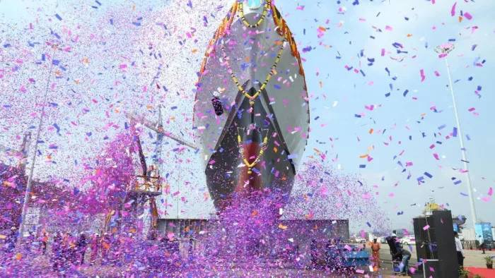 लॉन्चिंग के बाद एंटी-सबमरीन वारफेयर शैलो वाटर क्राफ्ट भारतीय नौसेना में हुआ शामिल