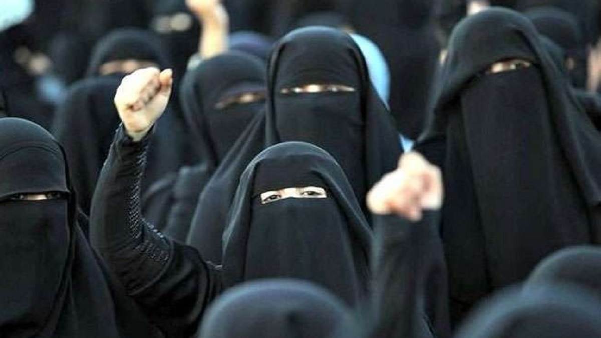 https://www.jagranimages.com/images/newimg/20122022/20_12_2022-iran_hijab_protests2_23265248.jpg