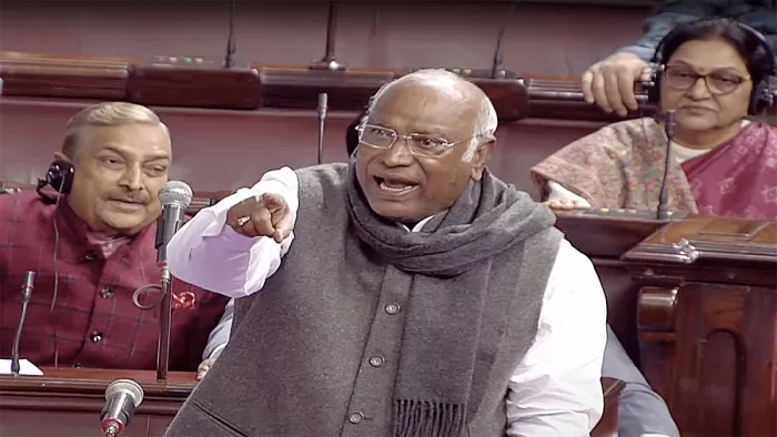 मल्लिकार्जुन खरगे के बयान पर संसद में हंगामा