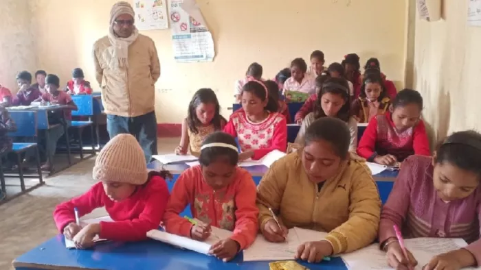 Jharkhand News: सरकारी स्कूलों में कुव्यवस्था की खुली पोल! परीक्षा के नाम पर हो रही खानापूर्ति