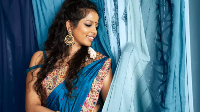 World Saree Day: अपनी महंगी साड़ियों को ऐसे करें देखभाल