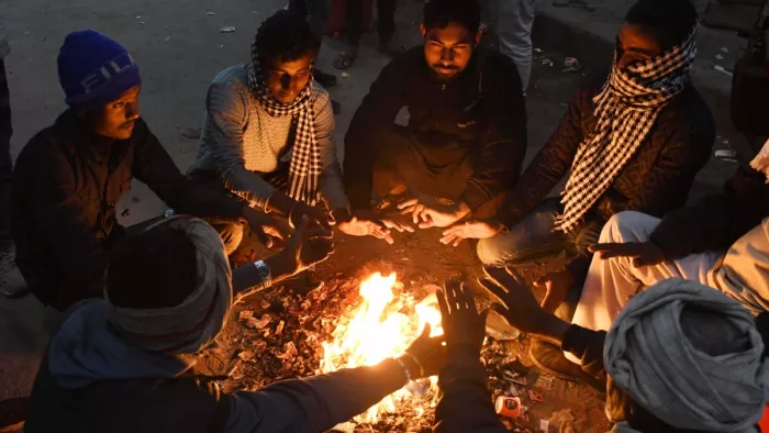 राजधानी दिल्ली में लगातार ठंड में बढ़ोतरी हो रही है। (फोटो- जागरण)