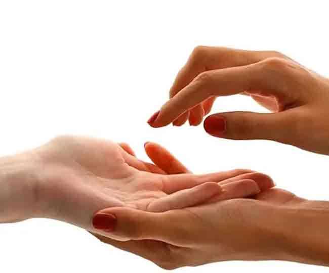 Hastrekha: क्या आप जानते हैं हथेली पर मौजूद इन निशानों का मतलब?