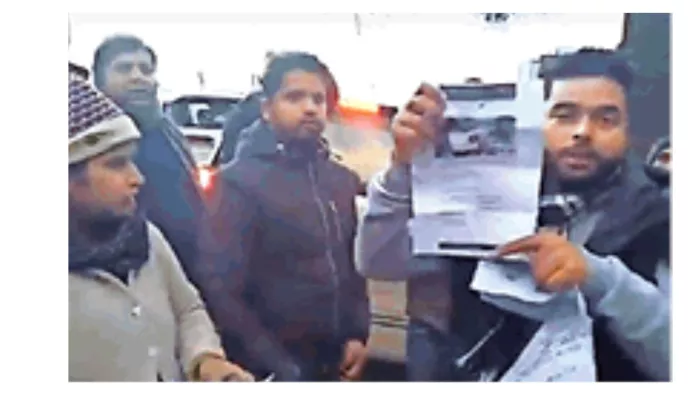 शिमला स्थित सचिवालय के बाहर हंगामा करते जेओए आइटी के अभ्यर्थी l जागरण फोटो