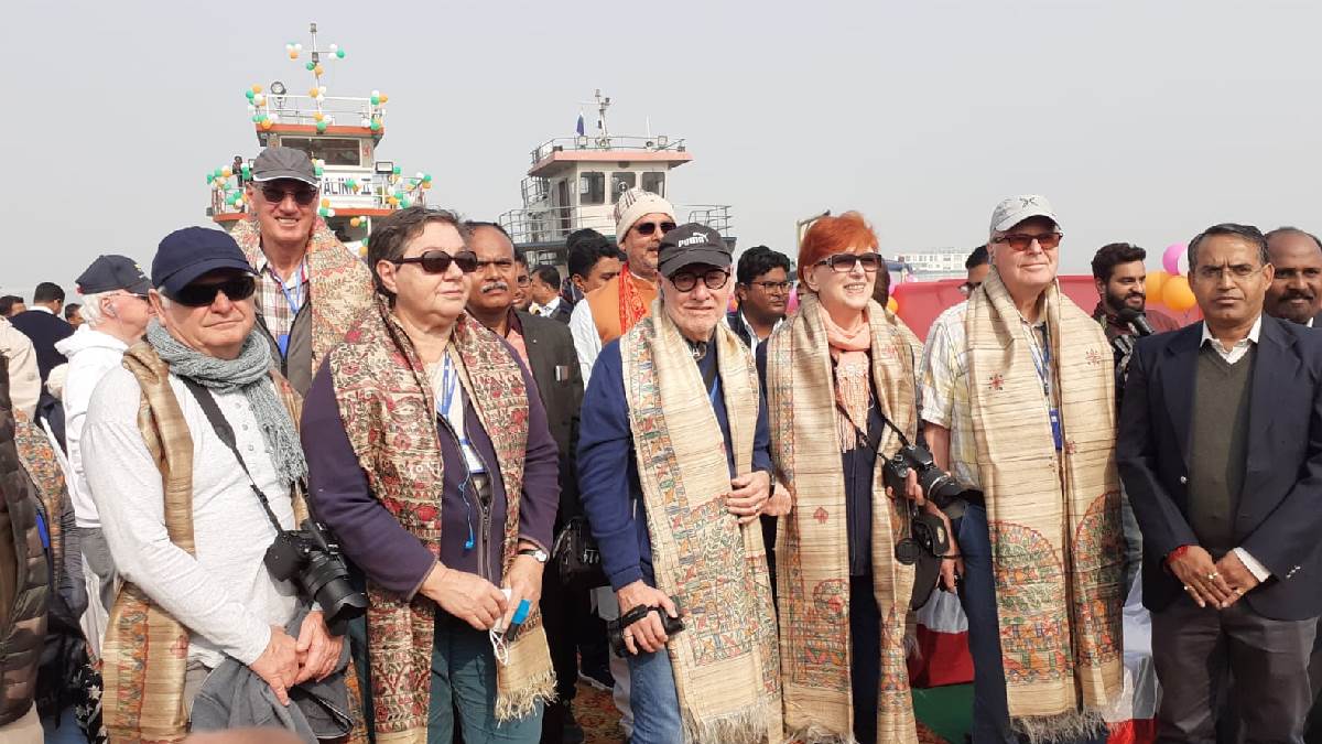 https://www.jagranimages.com/images/newimg/21012023/21_01_2023-foriegn_touists_23304035.jpg