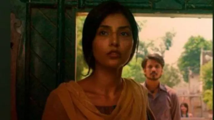 Mirzapur के गुड्डू भैया की बहन डिम्पी की बाथरूम तस्वीरें हुईं लीक! शावर ...