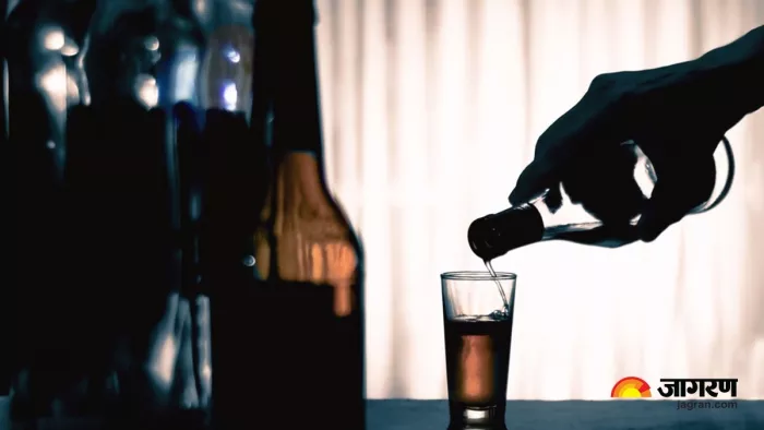Liquor Legal Age: दिल्ली-हरियाणा में 25 साल है शराब पीने की उम्र (फाइल फोटो)
