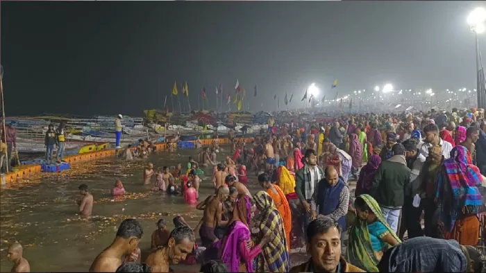 Mauni Amavasya 2023: प्रयागराज में संगम तट पर उमड़ी श्रद्धालुओं की भीड़