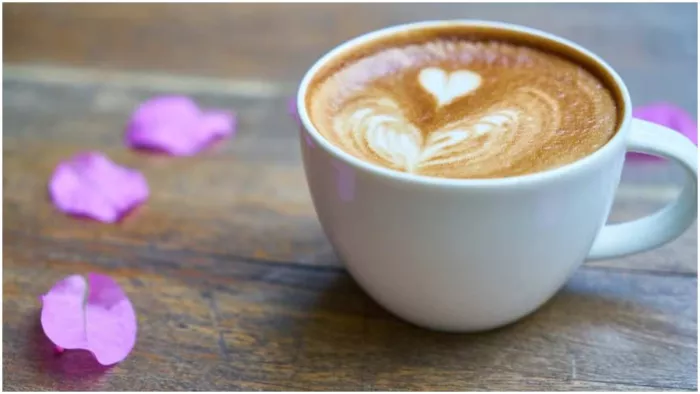 Coffee On Empty Stomach: सुबह सबसे पहले कॉफी पी लेना कितना सही है?