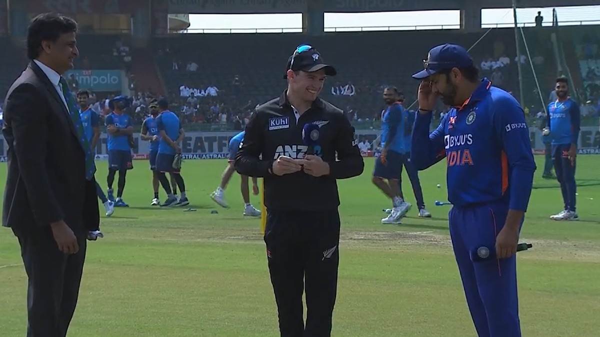 IND vs NZ 2nd ODI: गजब कप्तान हैं रोहित शर्मा, टॉस जीतने के बाद दिया ऐसा  रिएक्शन वायरल हो गया वीडियो - IND vs NZ 2nd ODI A funny moment from Rohit