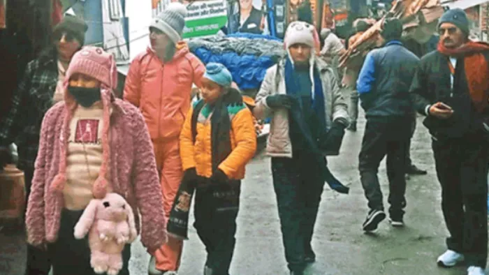पर्यटकों की बढ़ी चहल-पहल, खिले पर्यटन कारोबारियों के चेहरे