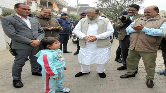 Haryana News: प्रदेश के गृह मंत्री अनिल विज की नातिन वान्या गीत सुनाते हुए। पीआरओ