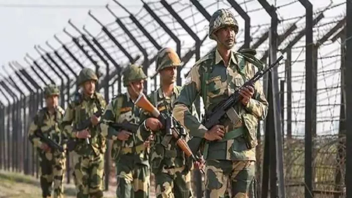 कोहरे के कारण बीएसएफ के जवानों ने सरहद पर बढ़ाई सुरक्षा (फाइल फोटो)