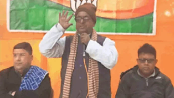 कोल्हर लाला टोला में बैठक को संबोधित करते जिलाध्यक्ष ज्ञान रंजन सिन्हा l जागरण