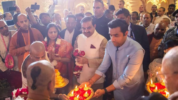 गौतम अदाणी ने परिवार के साथ किया संगम पर गंगा पूजन
