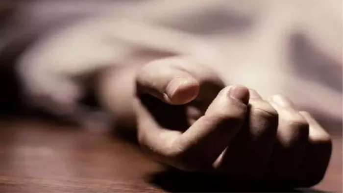 Delhi suicide Case: पुलिस जांच में कई चौंकाने वाले तथ्य सामने आए हैं। प्रतीकात्मक फोटो
