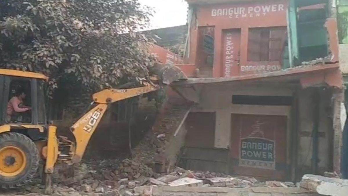 bulldozer will roar in this district of up 15 days time given to vacate shop sc ordered demolition