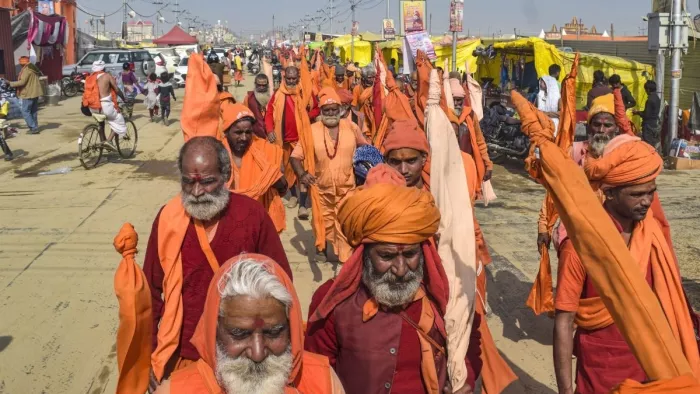 Maha Kumbh में 'गोवध पर प्रतिबंध' जैसे राष्ट्रीय मुद्दों पर भी मंथन करेंगे साधु। (तस्वीर जागरण)