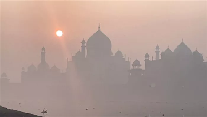 20 जनवरी की सुबह ताजमहल की तस्वीर (फोटो- एजेंसी)