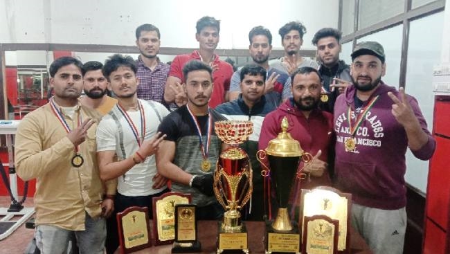 पावर लिफ्टिंग में मंजीत जीते