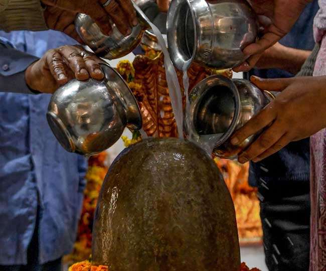 MahaShivratri News LIVE: देशभर के शिवालयों में उमड़ा भक्तों का सैलाब, देखें फोटो व वीडियो