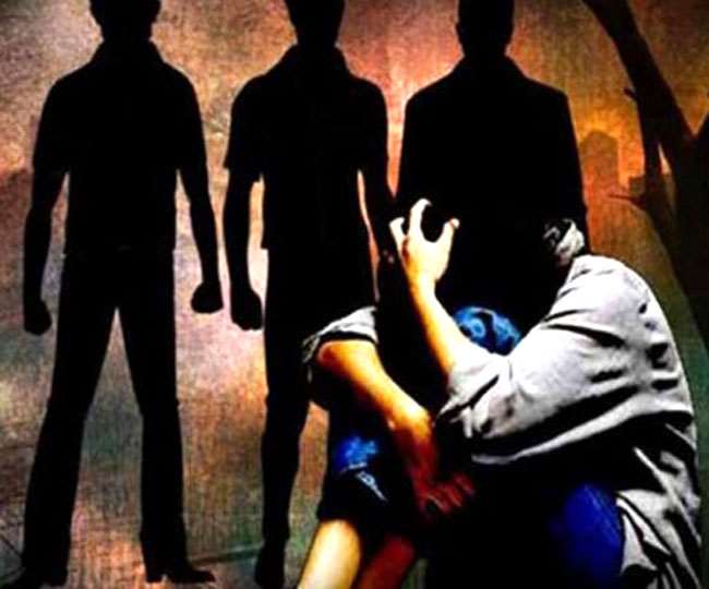 Jharkhand Crime News: आदिवासी परिवार की दो नाबालिगों के साथ दो युवकों ने दुष्कर्म किया।