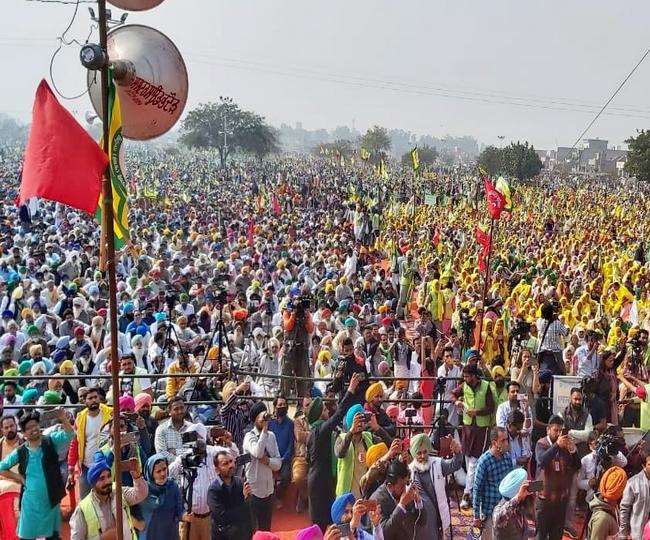 पंजाब के बरनाला में रविवार को किसानों ने महारैली की।