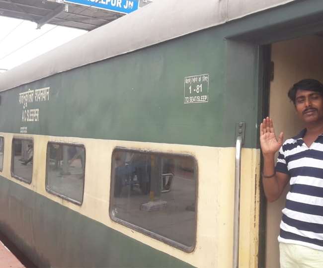 Inside view Garib Rath Express TrainSide Middle Seat in Garib rathCSMT TO  JABALPUR GARIB RATH  YouTube