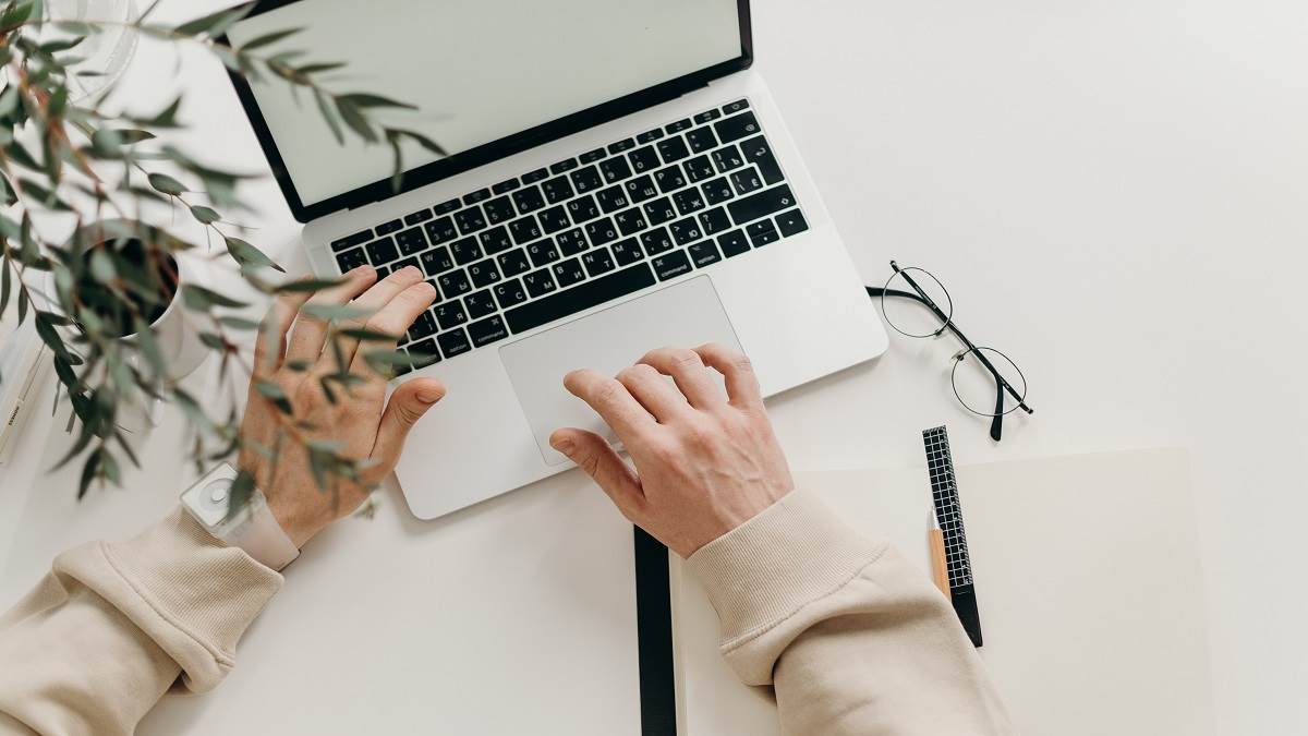 Best Laptops Under 50000: लैपटॉप की दुनिया में भौकाल मचाने वाले ये हैं 5 बेस्ट लैपटॉप, कीमत 50 हजार से भी कम