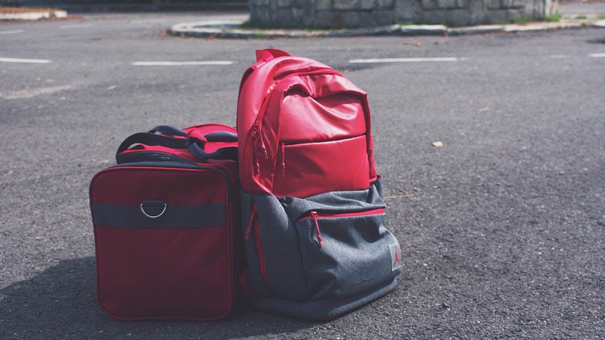 Best Travel Bag For Men: इन बैग को बना कर तो देखें अपने सफर का साथी, ट्रैवल करने का मजा ही हो जायेगा दोगुना