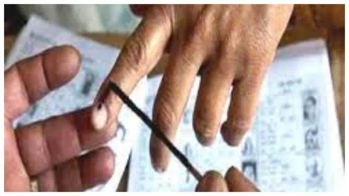 कई प्रवासी अब मोन टाउन निर्वाचन क्षेत्र के मतदाता हैं।
