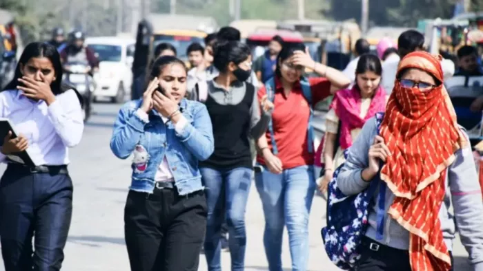दिल्ली में फरवरी में अप्रैल जैसी गर्मी का एहसास, आज भी रिकॉर्ड तापमान दर्ज होने का अनुमान