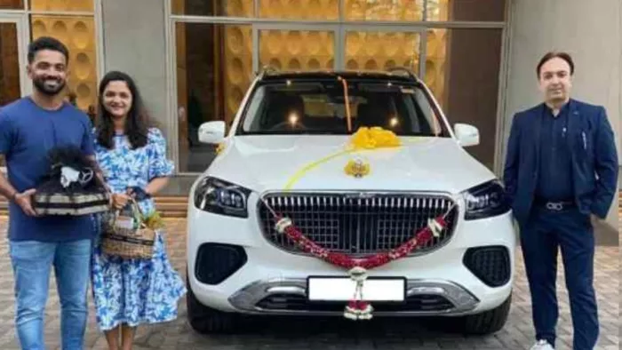 क्रिकेटर Ajinkya Rahane ने Mercedes Maybach GLS 600 खरीदी है।