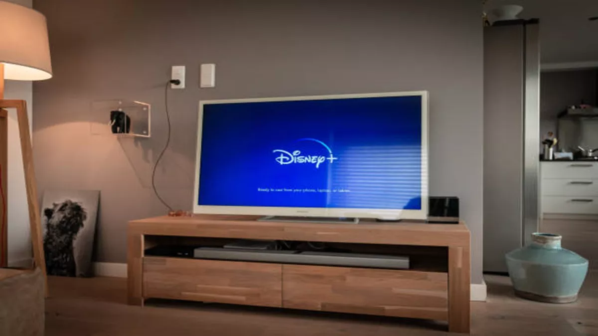 सस्ते दाम! 50 इंच Google TV मात्र 24000 से शुरु, एंटरटेनमेंट की चासनी में 4K स्क्रीन और 3D साउंड का मजा घुला