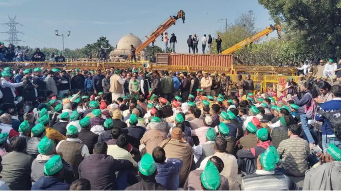 दिल्ली कूच की तैयारी में नोएडा के किसान