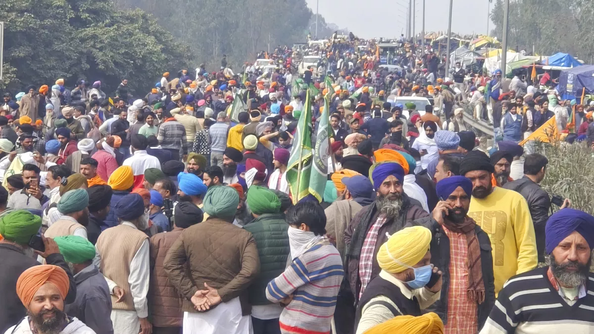Farmers Protest: खनौरी बॉर्डर पर दिनभर चलता रहा प्रदर्शनकारियों और पुलिस के बीच घमासान, टाइम टू टाइम जानिए पूरा घटनाक्रम