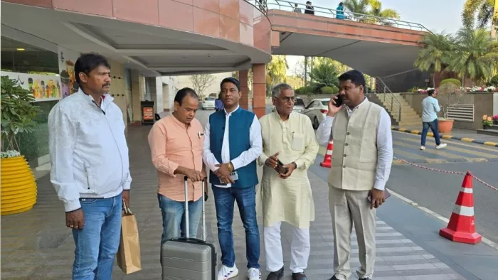 झारखंड के नाराज कांग्रेस विधायक दिल्ली से आ रहे रांची