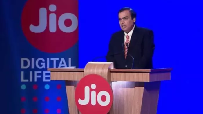 रिलायंस देश की 8 बड़े इंजीनियरिंग स्कूल के साथ मिलकर LLM पर काम कर रही है।