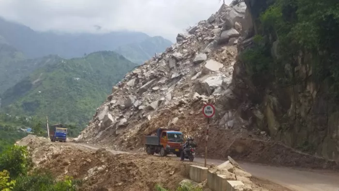 एक हफ्ते के लिए रोजाना 4 घंटे बंद रहेगा NH-कुल्लू मंडी हाईवे (फाइल फोटो)।