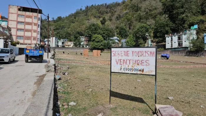 तपोवन में इस भूमि को लेकर है विवाद। जागरण