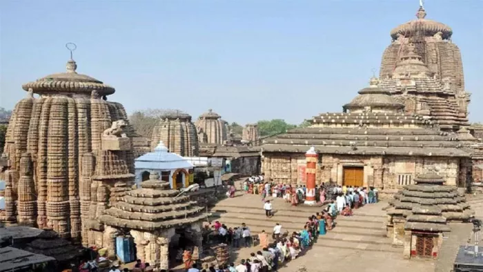 श्रीलिंगराज मंदिर के पास विदेशी महिला पर्यटक के साथ दुर्व्यवहार।