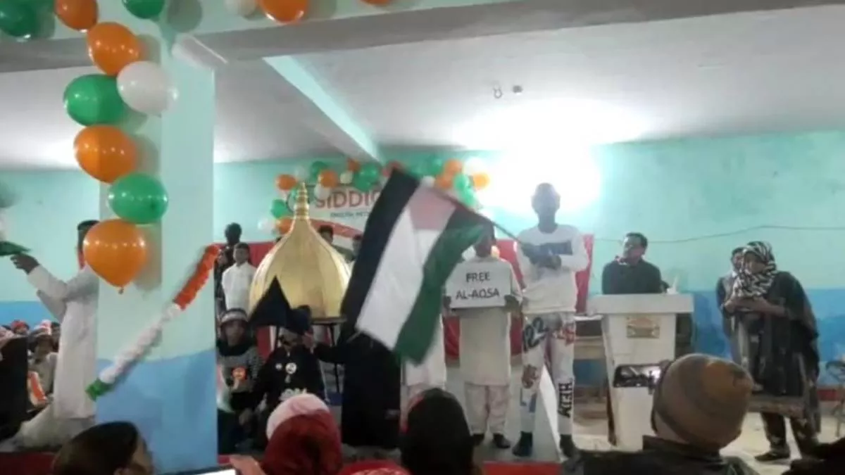 Bahraich News: एक स्कूल में 26 जनवरी को फहराया गया था फिलिस्तीन का झंडा, फोटो वायरल होने के बाद हरकत में आई पुलिस