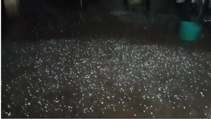 एनसीआर के कुछ इलाकों में ओलावृष्टि भी हुई है। जागरण फोटो